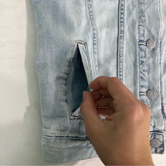 GAP DISTRESSED ICON DENIM JEAN JACKET SIZE SMALL - Picture 11 of 15